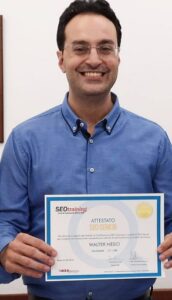 Foto con Attestato SEO Senior -Walter Nesci